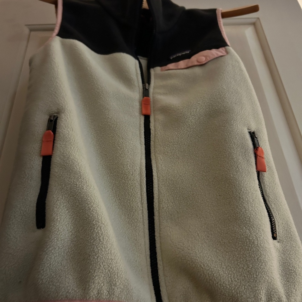 Women's Patagonia Synchilla Vest - Picture 6 of 7